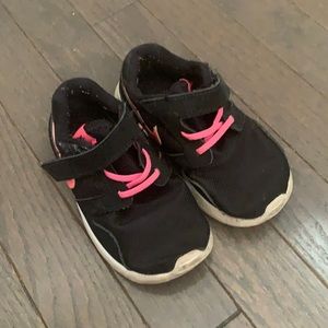 Nike Toddler Girls size 9 Sneakers